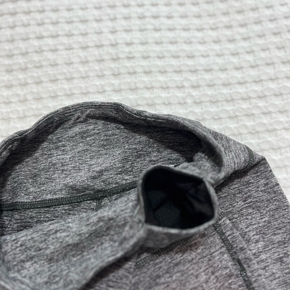 Patagonia Woman’s Heather Grey Centered Yoga Crop Leggings - Picture 5 of 14